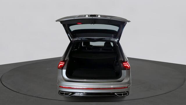 Volkswagen TIGUAN Allspace 1.5 TSI R-Line Business 7p. | Trekhaak | Derde zitrij | Winterpakket | LED matrix |