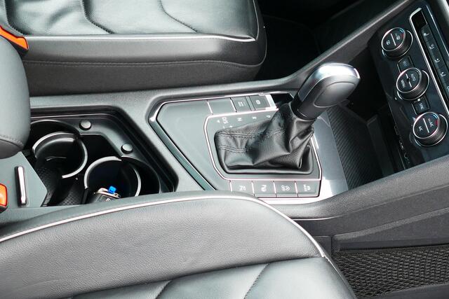 Volkswagen TIGUAN Allspace 1.5 TSI Highline Business R-Line 7-Pers. Panodak, Leer, Camera, 19"LMV, Haak 1800kg
