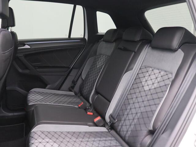Volkswagen TIGUAN 1.4 TSI eHybrid R-Line Business SOH 93%, Black style, Trekhaak, Dodehoek detectie, Stoel & Stuurverwarming, Keyless, Matrix led