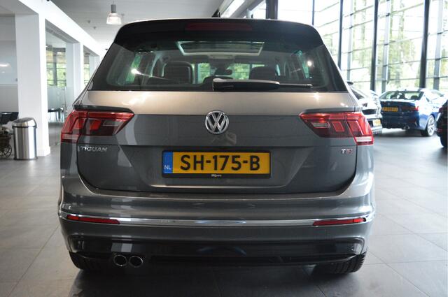Volkswagen TIGUAN 1.4 TSI ACT R-line navi pano camera trekhaak 150 pk !!