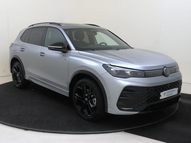 Volkswagen TIGUAN 1.5 eHybrid R-Line Business | Lederen bekleding | Electrische stoelbediening | 20" velgen | 360 camera | Dodehoek sensor