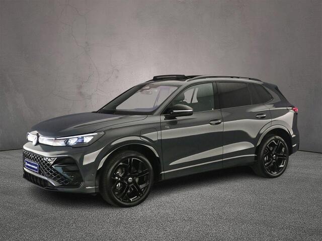 Volkswagen TIGUAN 1.5 eHybrid R-Line Edition 272pk DSG Automaat, Trekhaak, Panoramadak, Lederen bekleding, Harman Kardon, 360 camera, Stoelverwarming, Stuurverwarming, Navigatie, App-connect, Matrix LED-koplampen