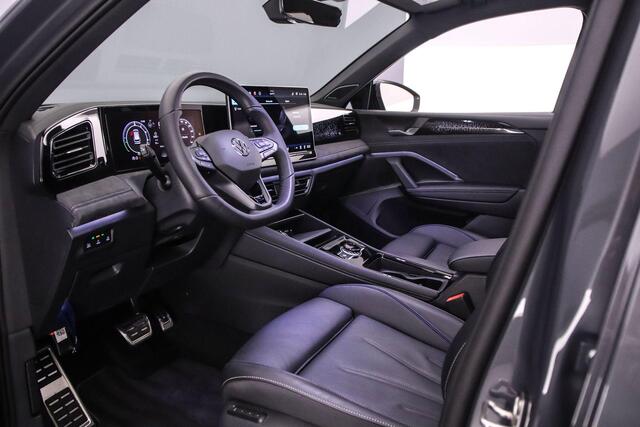 Volkswagen TIGUAN 1.5 eHybrid R-Line Edition 272pk DSG Automaat, Trekhaak, Panoramadak, Lederen bekleding, Harman Kardon, 360 camera, Stoelverwarming, Stuurverwarming, Navigatie, App-connect, Matrix LED-koplampen