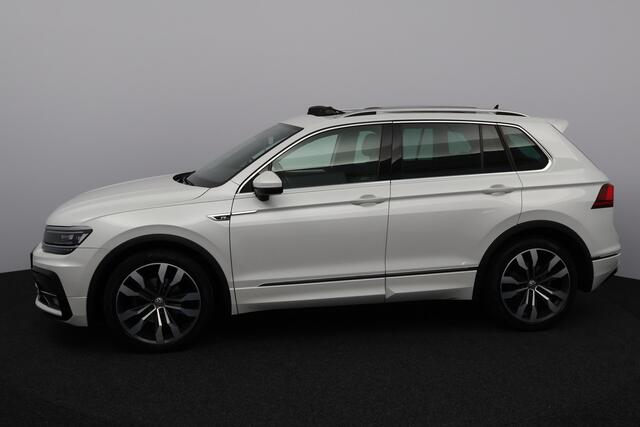 Volkswagen TIGUAN 1.5 TSI ACT R-Line/ Elek. Trekhaak/ Panorama-Dak/ 20'' LMV/ LED koplampen/ Zwarte-Hemel/ Adaptive Cruise/ Stoelverw./ Alcantara/ Virtual Cockpit/ Apple + Android/ DAB+/ Navi/ Lane-Assist./ Extra getint glas/ Ext
