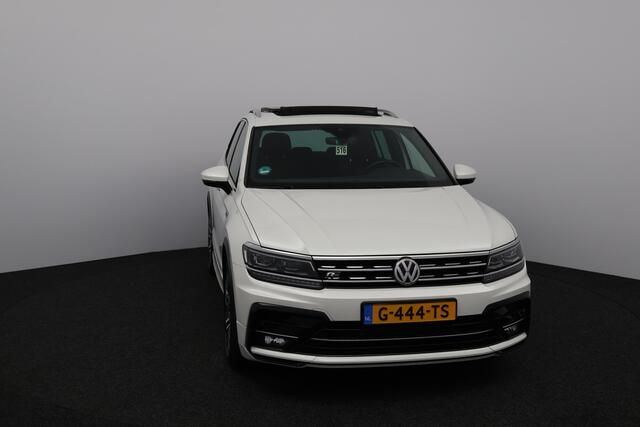 Volkswagen TIGUAN 1.5 TSI ACT R-Line/ Elek. Trekhaak/ Panorama-Dak/ 20'' LMV/ LED koplampen/ Zwarte-Hemel/ Adaptive Cruise/ Stoelverw./ Alcantara/ Virtual Cockpit/ Apple + Android/ DAB+/ Navi/ Lane-Assist./ Extra getint glas/ Ext