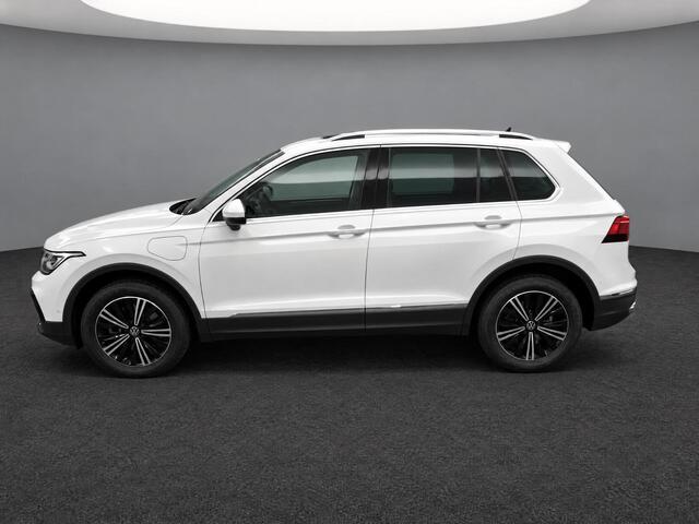 Volkswagen TIGUAN 1.4 TSI 245pk DSG eHybrid Elegance · Panoramadak · Camera · Park Assist · Apple/Android Car Play · Navigatie · 18'' Inch ·