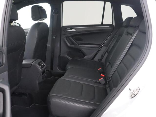 Volkswagen TIGUAN 1.5 TSI R-Line Business+ | R-line | Panoramadak | Leder | Trekhaak | Adaptive cruise | Head-up | 360 camera | Park assist | Carplay | Sfeerverlichting | Climate control | Elektrische achterklep