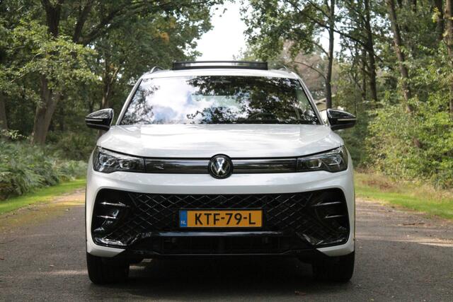 Volkswagen TIGUAN 1.5 eHybrid R-Line Business | IQ | Pano | Trekhaak | 360° cam | Elek. klep