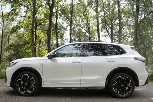 Volkswagen TIGUAN 1.5 eHybrid R-Line Business | IQ | Pano | Trekhaak | 360° cam | Elek. klep