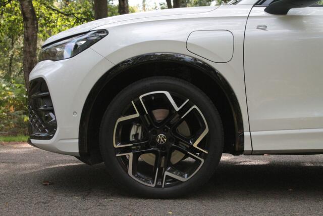 Volkswagen TIGUAN 1.5 eHybrid R-Line Business | IQ | Pano | Trekhaak | 360° cam | Elek. klep