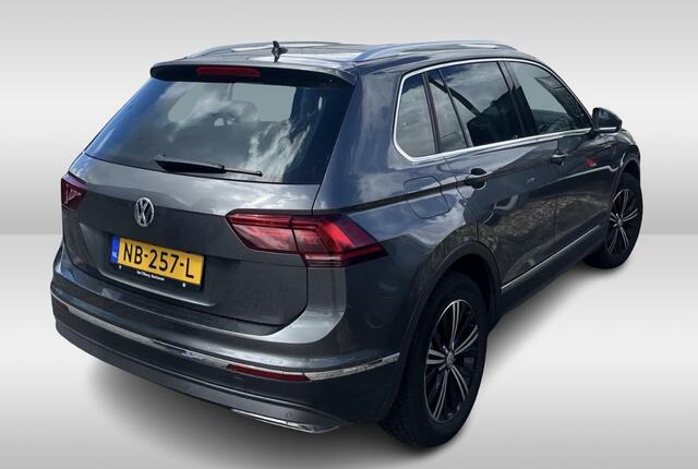 Volkswagen TIGUAN 2.0 TSI 4Motion Highline / 1e Eign. / NL Auto / Trekhaak / Panoramadak / Keyless / CarPlay / 18'' / Virtual Cockpit / Massage / Stoelverwarming / ACC