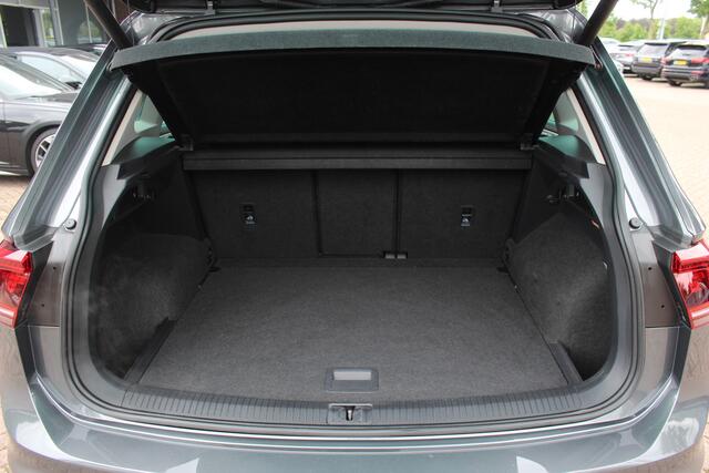 Volkswagen TIGUAN 2.0 TSI 4Motion Highline / 1e Eign. / NL Auto / Trekhaak / Panoramadak / Keyless / CarPlay / 18'' / Virtual Cockpit / Massage / Stoelverwarming / ACC