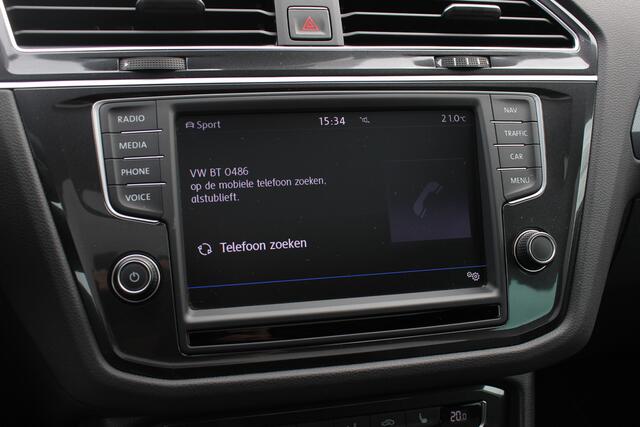 Volkswagen TIGUAN 2.0 TSI 4Motion Highline / 1e Eign. / NL Auto / Trekhaak / Panoramadak / Keyless / CarPlay / 18'' / Virtual Cockpit / Massage / Stoelverwarming / ACC