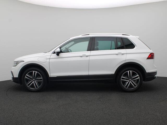 Volkswagen TIGUAN 1.4 TSI eHybrid Elegance 245PK DSG Trekhaak, Head-Up Display, Elektr. Achterklep, Matrix LED Verlichting, 18" LM Velgen, Keyless, Side Assist, Ergo Comfort Stoelen