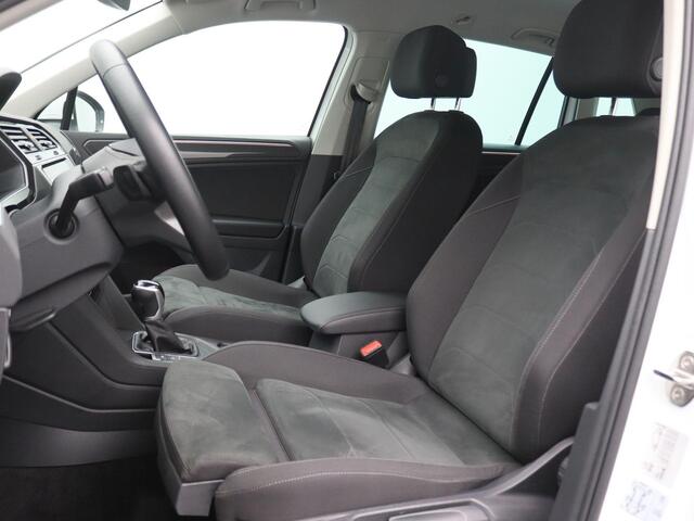 Volkswagen TIGUAN 1.4 TSI eHybrid Elegance 245PK DSG Trekhaak, Head-Up Display, Elektr. Achterklep, Matrix LED Verlichting, 18" LM Velgen, Keyless, Side Assist, Ergo Comfort Stoelen