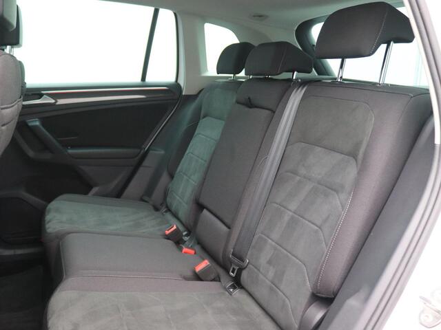Volkswagen TIGUAN 1.4 TSI eHybrid Elegance 245PK DSG Trekhaak, Head-Up Display, Elektr. Achterklep, Matrix LED Verlichting, 18" LM Velgen, Keyless, Side Assist, Ergo Comfort Stoelen