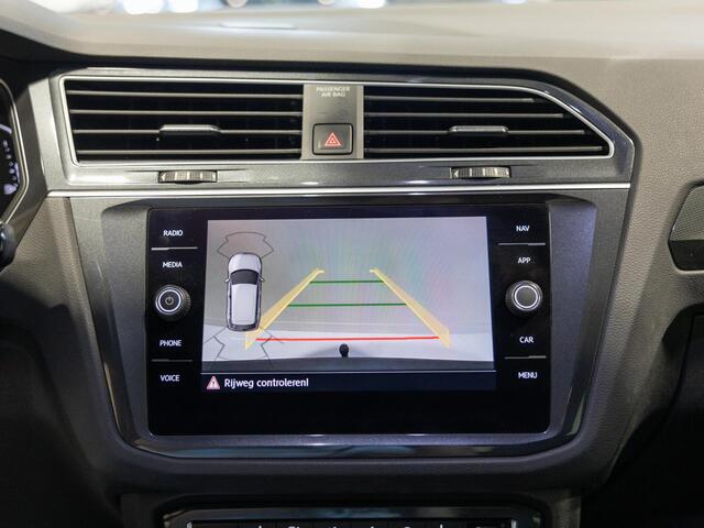 Volkswagen TIGUAN 1.5 TSI ACT R-Line / 150pk / Panorama dak / Trekhaak / Achteruitrij camera / NAP / Dealer onderhouden /