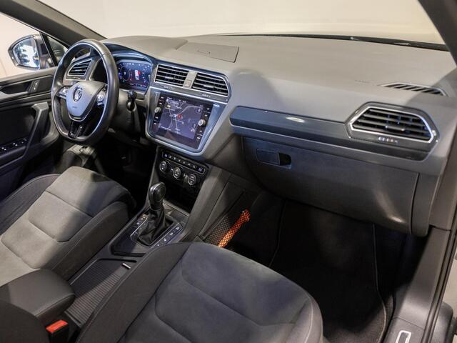 Volkswagen TIGUAN 1.5 TSI ACT R-Line / 150pk / Panorama dak / Trekhaak / Achteruitrij camera / NAP / Dealer onderhouden /