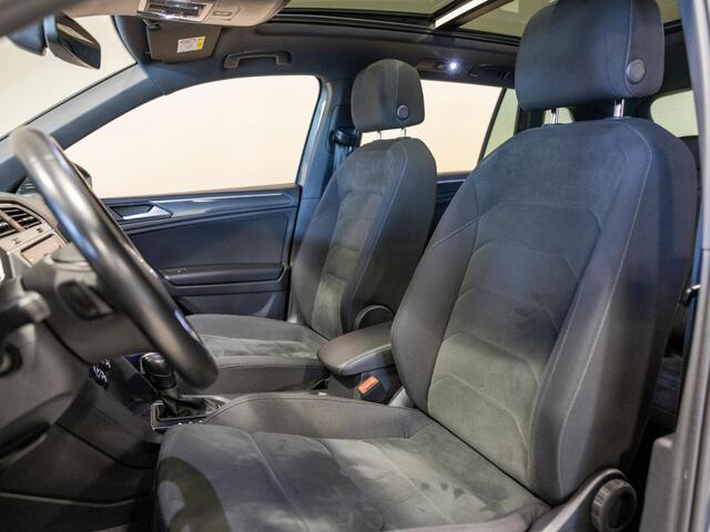 Volkswagen TIGUAN 1.5 TSI ACT R-Line / 150pk / Panorama dak / Trekhaak / Achteruitrij camera / NAP / Dealer onderhouden /