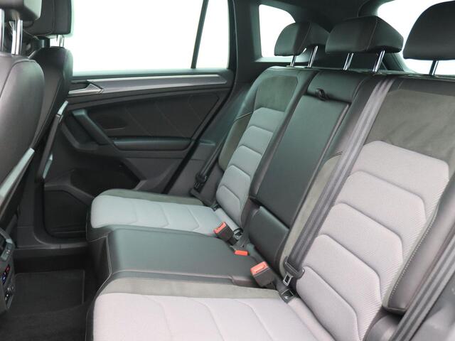 Volkswagen TIGUAN 1.4 TSI 4Motion Highline R-line 150PK DSG Panoramadak, Achteruitrijcamera, 19" LM Velgen, Stoelverwarming, Discover Pro Navi, Virtual Cockpit,