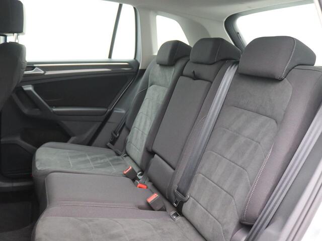 Volkswagen TIGUAN 1.4 TSI eHybrid Elegance 245PK DSG Trekhaak, Achteruitrijcamera, Matrix-led, Side Assist, Verkeerstekenherkenning, Stoel & Stuurverwarming,