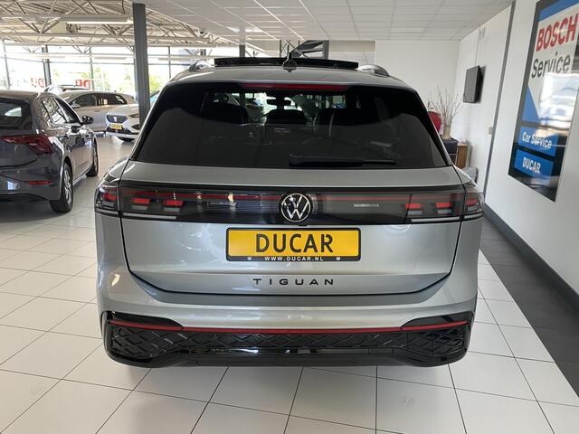 Volkswagen TIGUAN 1.5 eHybrid R-Line Edition 272 PK Black-Style Panoramadak / Headup / Dynamic Light / harman-kardon / Trekhaak/ Leer / Massage stoelen