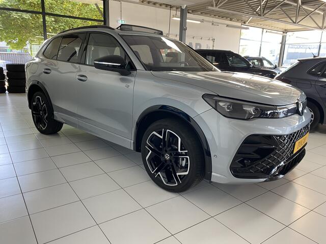 Volkswagen TIGUAN 1.5 eHybrid R-Line Edition 272 PK Black-Style Panoramadak / Headup / Dynamic Light / harman-kardon / Trekhaak/ Leer / Massage stoelen