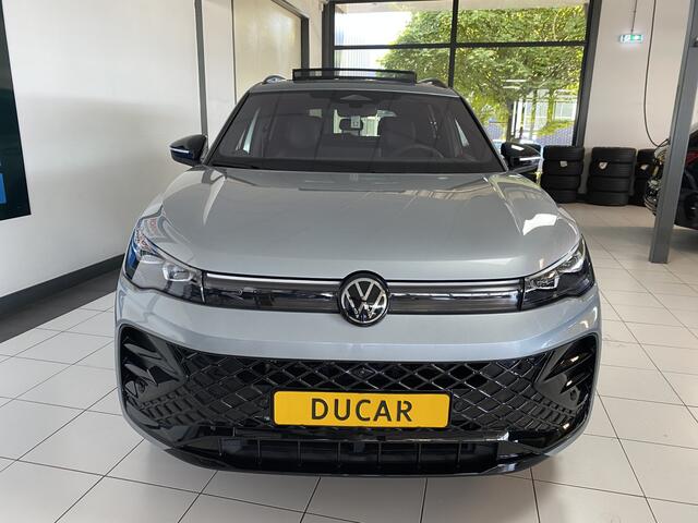 Volkswagen TIGUAN 1.5 eHybrid R-Line Edition 272 PK Black-Style Panoramadak / Headup / Dynamic Light / harman-kardon / Trekhaak/ Leer / Massage stoelen