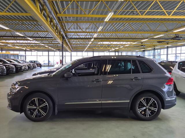 Volkswagen TIGUAN 1.5 TSI Life -150pk- Automaat | Camera | Stuur- & Stoelverwarming | Trekhaak | Rijklaarprijs incl. 1 jaar Bovag garantie