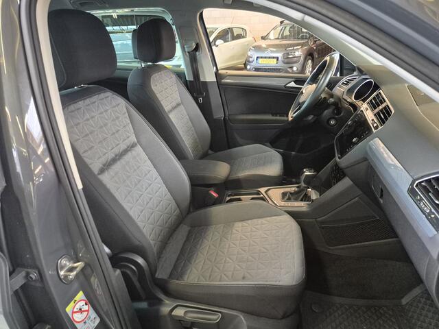 Volkswagen TIGUAN 1.5 TSI Life -150pk- Automaat | Camera | Stuur- & Stoelverwarming | Trekhaak | Rijklaarprijs incl. 1 jaar Bovag garantie