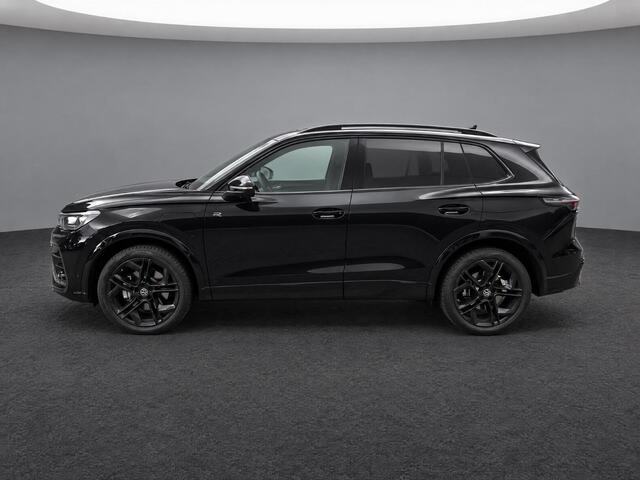 Volkswagen TIGUAN 1.5 272pk DSG eHybrid R-Line Edition · Panoramadak · Wegklapbare Trekhaak · 360 Camera · Massage · Black Style · 20'' Inch · Garantie t/m 29-06-2030 of 100.000km