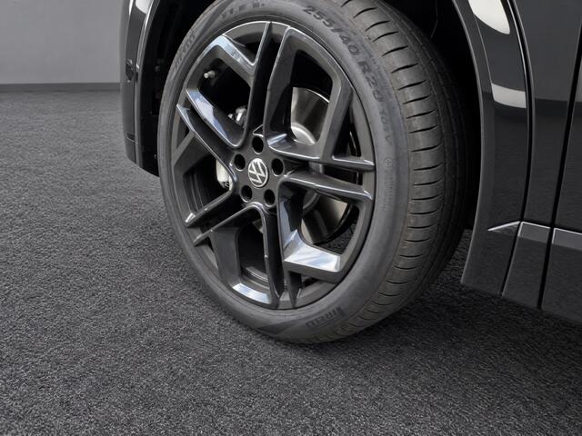 Volkswagen TIGUAN 1.5 272pk DSG eHybrid R-Line Edition · Panoramadak · Wegklapbare Trekhaak · 360 Camera · Massage · Black Style · 20'' Inch · Garantie t/m 29-06-2030 of 100.000km