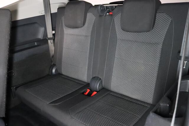 Volkswagen TIGUAN Allspace 1.5 TSI Comfortline 7-Persoons Trekhaak, ACC, Apple Carplay/ Android Auto, LED, Stoel Verwarming, Keyless, Navigatie,
