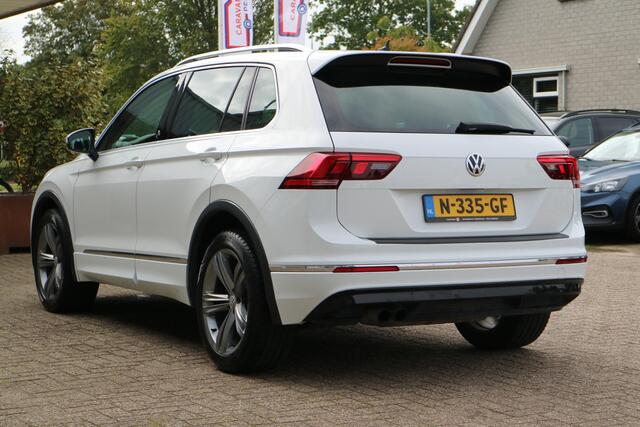 Volkswagen TIGUAN 2.0 TSI 4Motion Highline Business R | Automaat | Trekhaak! | Carplay |