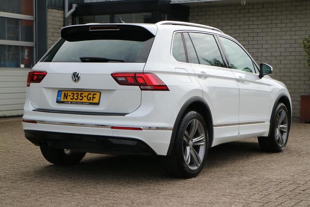Volkswagen TIGUAN 2.0 TSI 4Motion Highline Business R | Automaat | Trekhaak! | Carplay |