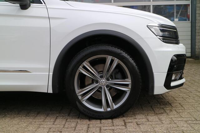 Volkswagen TIGUAN 2.0 TSI 4Motion Highline Business R | Automaat | Trekhaak! | Carplay |