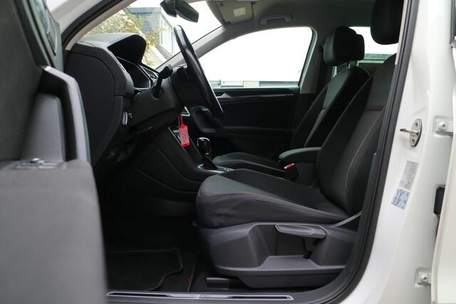 Volkswagen TIGUAN 2.0 TSI 4Motion Highline Business R | Automaat | Trekhaak! | Carplay |