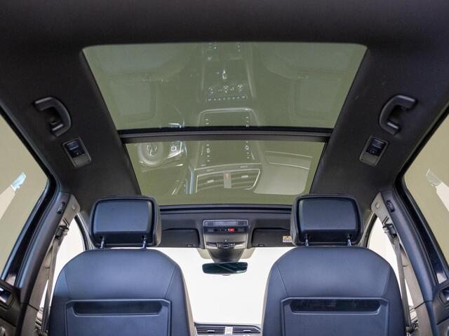 Volkswagen TIGUAN Allspace 1.5 TSI 2x R-Line Blackstyle / 150pk / Panorama dak / Rondomzicht camera / Stoelverwarming / Leder /