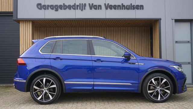 Volkswagen TIGUAN 2.0 TSI 190pk 4Motion DSG 3-R-Line Pano.Dak Elek.Trekhaak 20inch LM 360-View *Lapiz Blue Metallic* IQ Light 67320km!