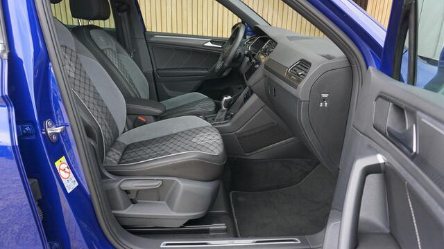 Volkswagen TIGUAN 2.0 TSI 190pk 4Motion DSG 3-R-Line Pano.Dak Elek.Trekhaak 20inch LM 360-View *Lapiz Blue Metallic* IQ Light 67320km!