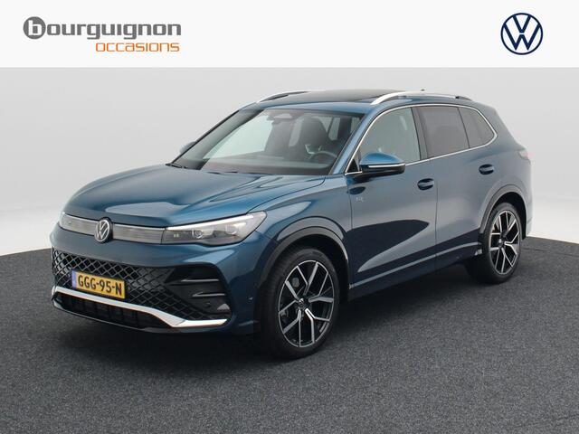 Volkswagen TIGUAN 1.5 eTSi R-Line Business 150 Pk | Trekhaak | Carplay | Sportstoelen | Panoramadak | Stoel Verwarming | 20 Inch