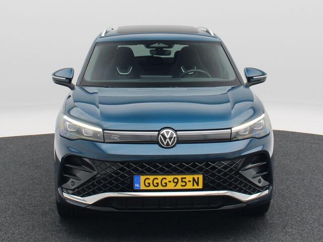 Volkswagen TIGUAN 1.5 eTSi R-Line Business 150 Pk | Trekhaak | Carplay | Sportstoelen | Panoramadak | Stoel Verwarming | 20 Inch