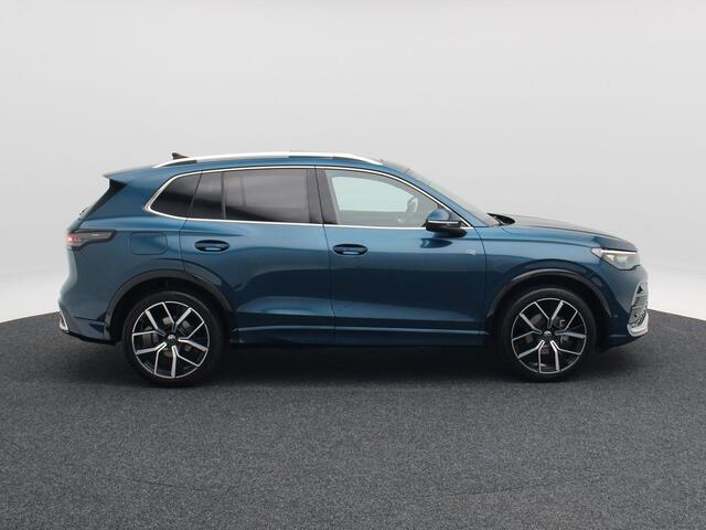 Volkswagen TIGUAN 1.5 eTSi R-Line Business 150 Pk | Trekhaak | Carplay | Sportstoelen | Panoramadak | Stoel Verwarming | 20 Inch