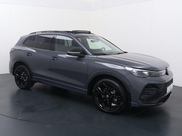 Volkswagen TIGUAN 1.5 eHybrid R-Line Edition | 272 PK | SoH 100% | Trekhaak wegklapbaar | Adaptive Cruise Control | 360 graden camera | Volleder | Panoramadak | Head-up Display | Matrix LED | Keyless Entry | Dodehoek detectie | Climate control | Elektrische achterklep | Draadloze telefoonlader | Stoelmassage & -ventilatie | Stuur- & Stoelverwarming | Apple Carplay / Android Auto |