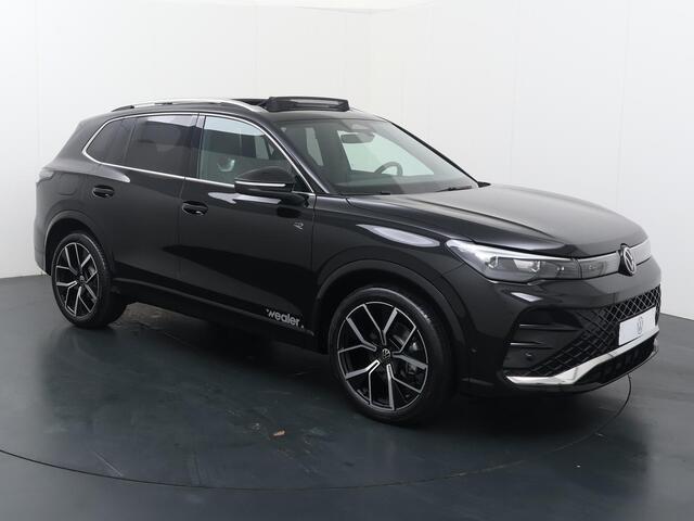 Volkswagen TIGUAN R-Line-Edition 1.5 110 kW / 150 pk eTSI Automaat | Wegklapbare trekhaak | Panoramadak | Stoelmassage | Apple Carplay / Android Auto |