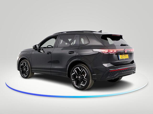 Volkswagen TIGUAN 1.5 eHybrid R-Line Edition 272 pk Automaat (DSG) | Verlengde garantie | Navigatie | Panorama dak | Trekhaak (wegklapbaar) | Achteruitrijcamera (park assist) | Rondomzicht camera | Black-Style pakket | R-Line |
