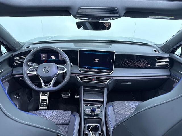 Volkswagen TIGUAN 1.5 eHybrid R-Line Edition 272 pk Automaat (DSG) | Verlengde garantie | Navigatie | Panorama dak | Trekhaak (wegklapbaar) | Achteruitrijcamera (park assist) | Rondomzicht camera | Black-Style pakket | R-Line |