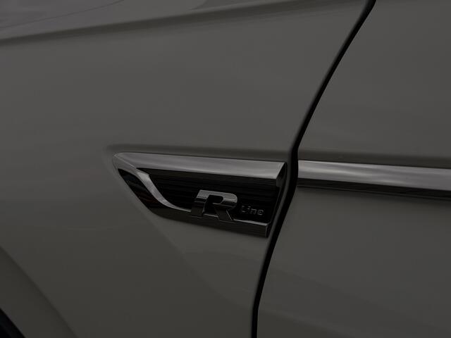 Volkswagen TIGUAN 2.0 TSI 4Motion R-LINE 220PK | ACC | Pano | Stoelmassage | 20 inch | Stoel/Stuurverwarming | Achteruitrijcamera | Apple Carplay |