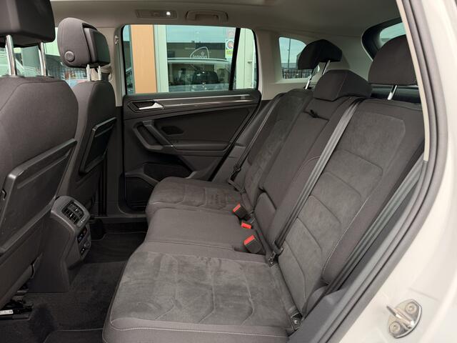 Volkswagen TIGUAN 2.0 TSI 4Motion R-LINE 220PK | ACC | Pano | Stoelmassage | 20 inch | Stoel/Stuurverwarming | Achteruitrijcamera | Apple Carplay |
