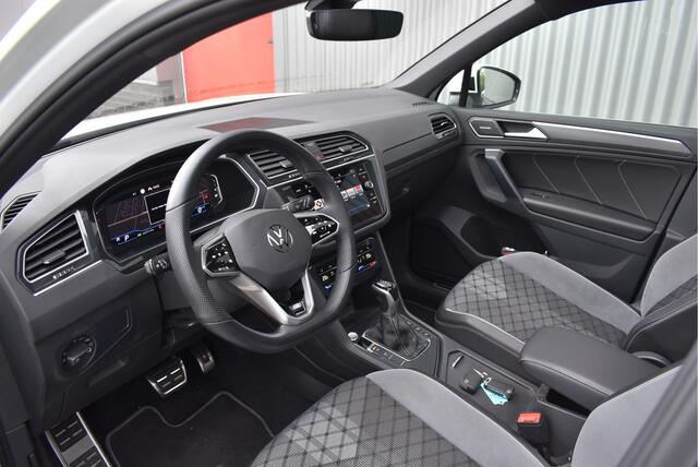 Volkswagen TIGUAN 1.5 TSI R-Line Business+ Vol! Panorama, Elek. trekhaak, H&K, Matrix LED, Suzuka 20''